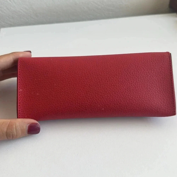 Guess Red Glasses Case – Hard Shell Eyewear Holder - Picture 4 of 5